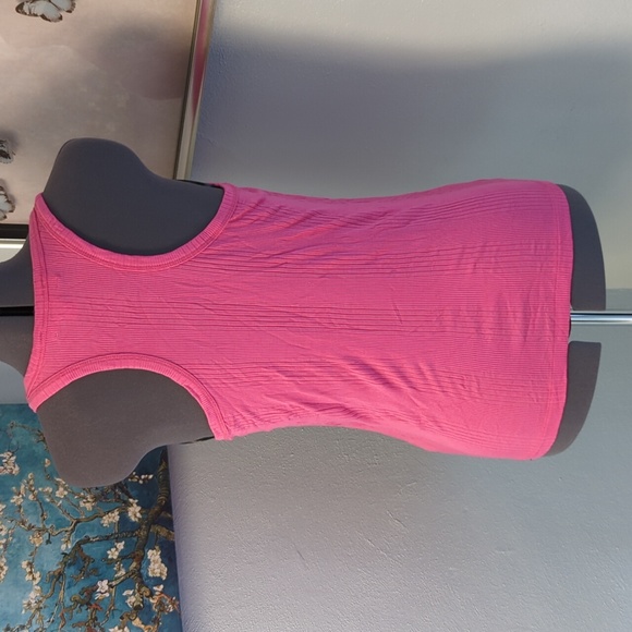 Pink ribbed tank - Picture 2 of 4